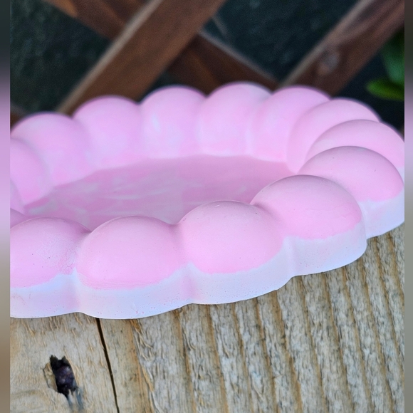 New Handmade Eco Resin Trinket Tray, Pink - Picture 5 of 6